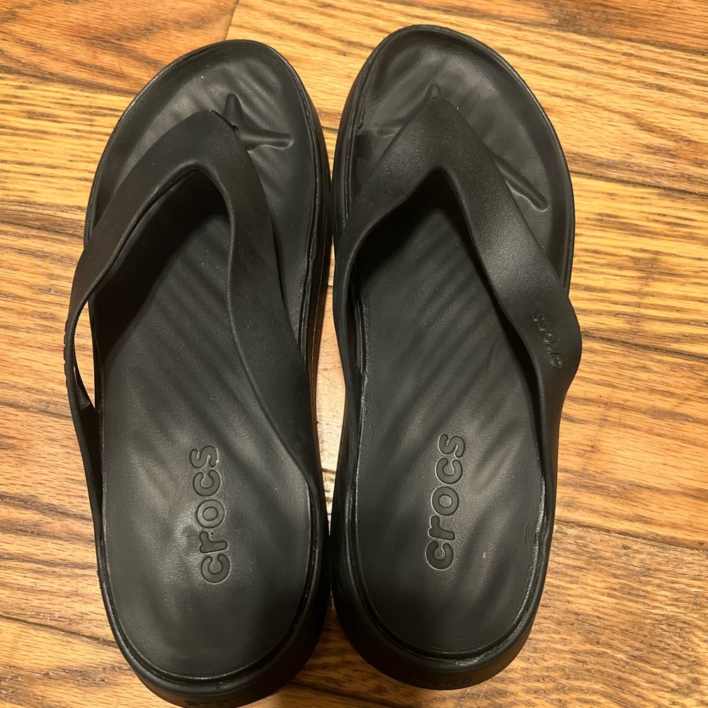 Crocs Black Getaway Platform Flip Flops Women’s Size 11 - Picture 2 of 5